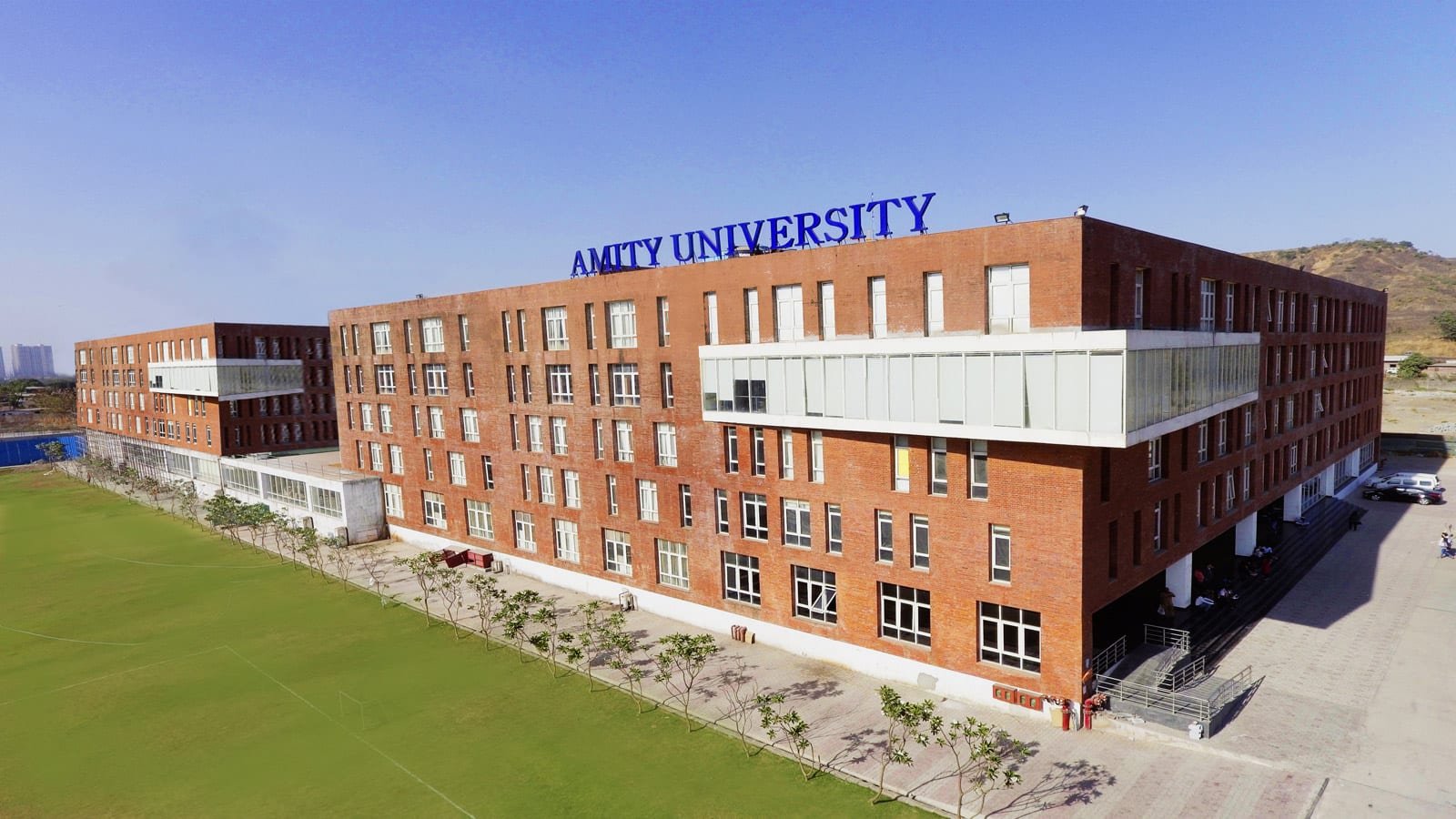 Amity University Mumbai(Mumbai)